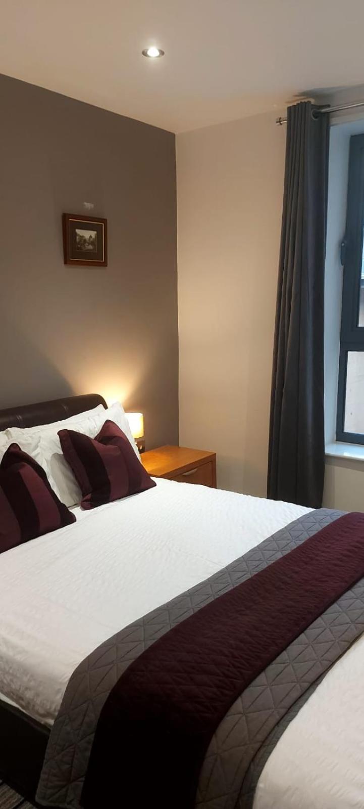 City Apartment In Great Location With A Balcony & Parking Possible - West One Sheffield Exteriér fotografie