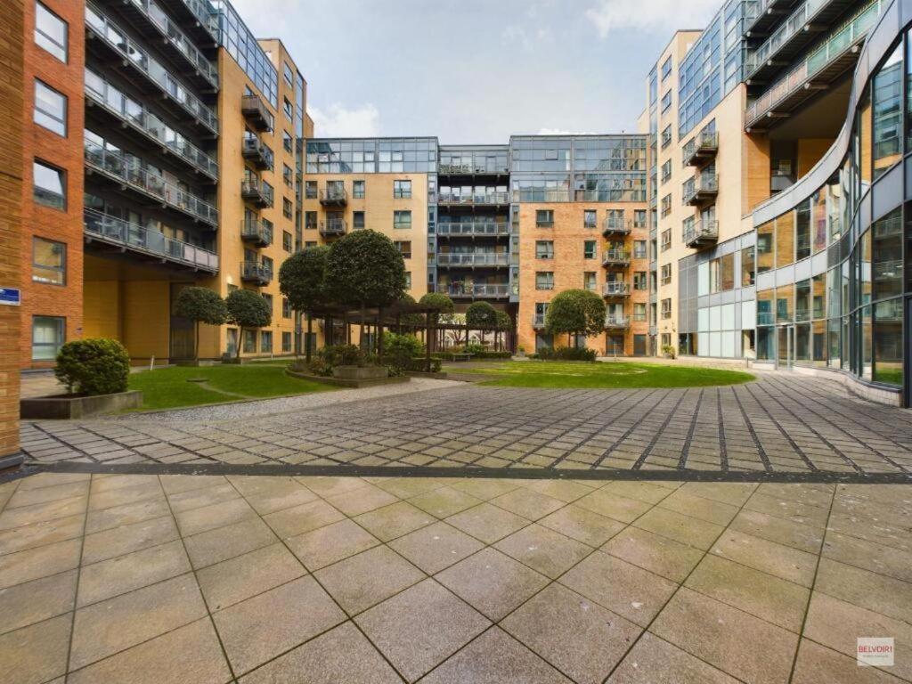 City Apartment In Great Location With A Balcony & Parking Possible - West One Sheffield Exteriér fotografie
