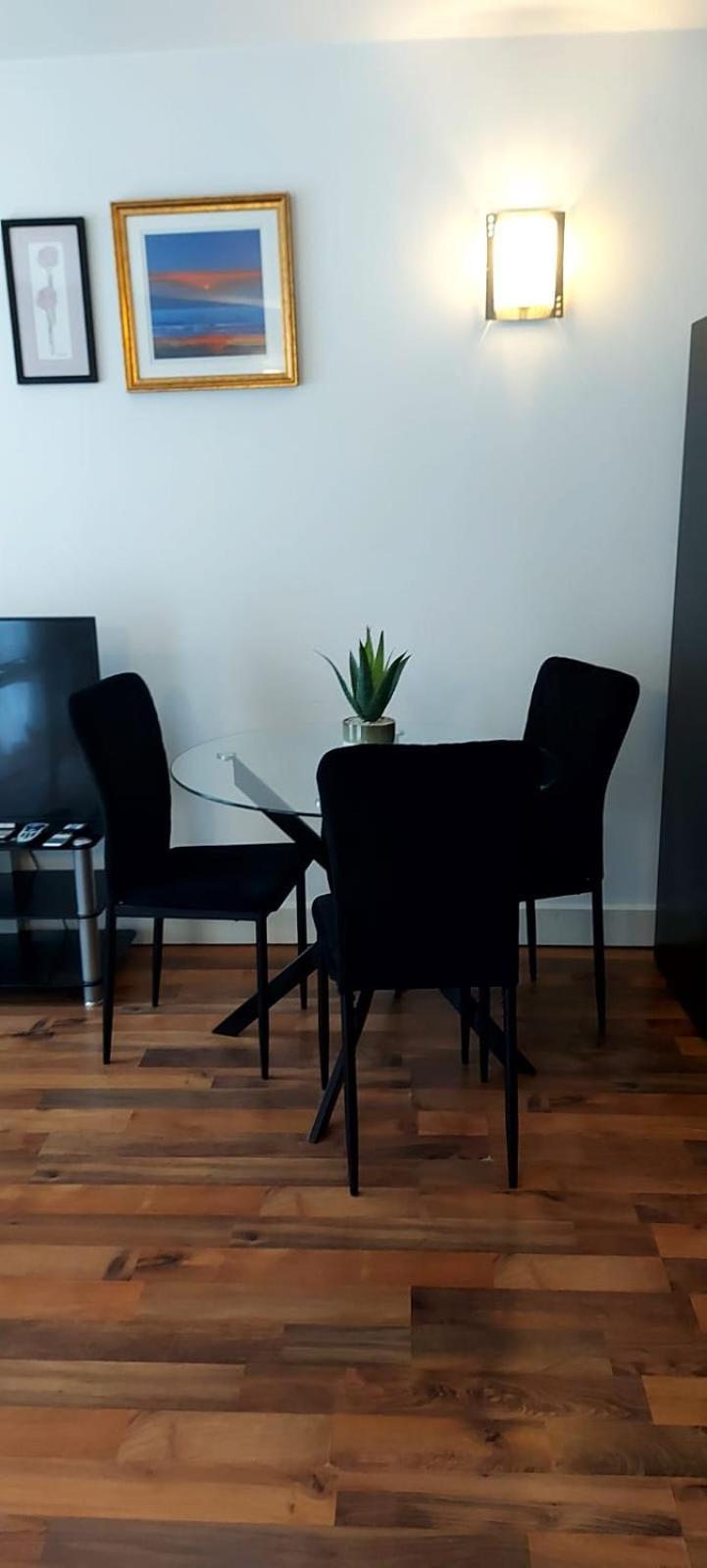 City Apartment In Great Location With A Balcony & Parking Possible - West One Sheffield Exteriér fotografie